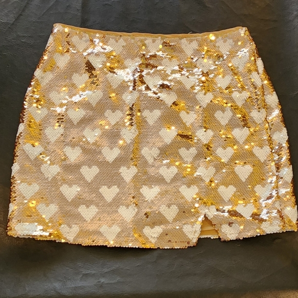 Brand new Pink Lily Gold with white heart sequin mini skirt size XL - Picture 1 of 4